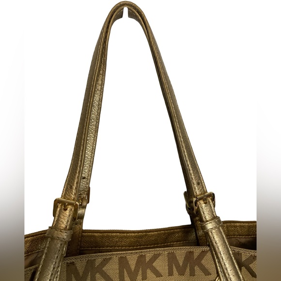 Michael Kors Shoulder Bag GUC - Picture 2 of 11